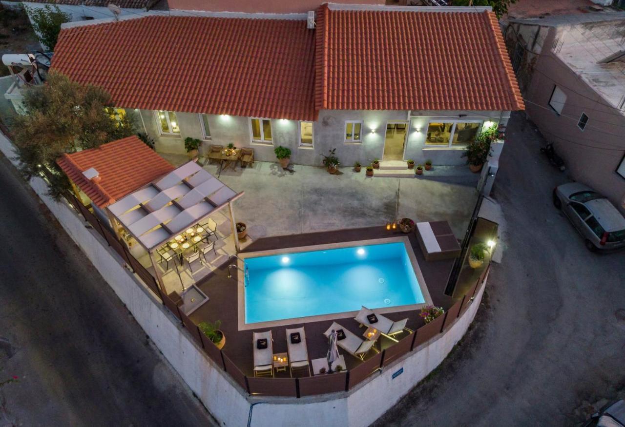 Villa Roxanne Galatas  ภายนอก รูปภาพ