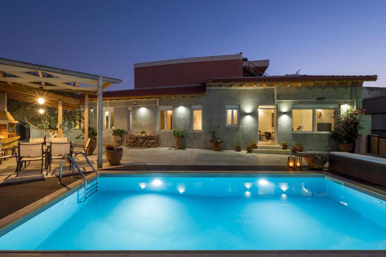 Villa Roxanne Galatas  ภายนอก รูปภาพ