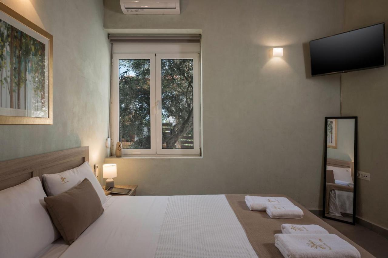 Villa Roxanne Galatas  ภายนอก รูปภาพ